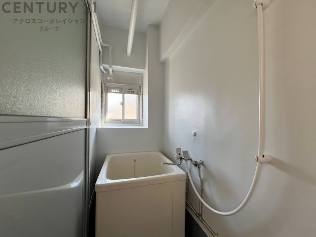 バス・シャワールーム　窓付きで換気しやすい浴室です！