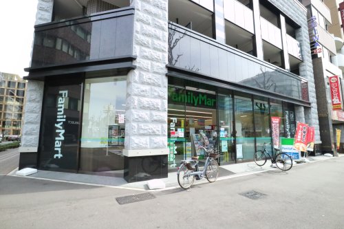 コンビニ　ファミリーマート 丸の内二丁目店（コンビニ）まで5m
