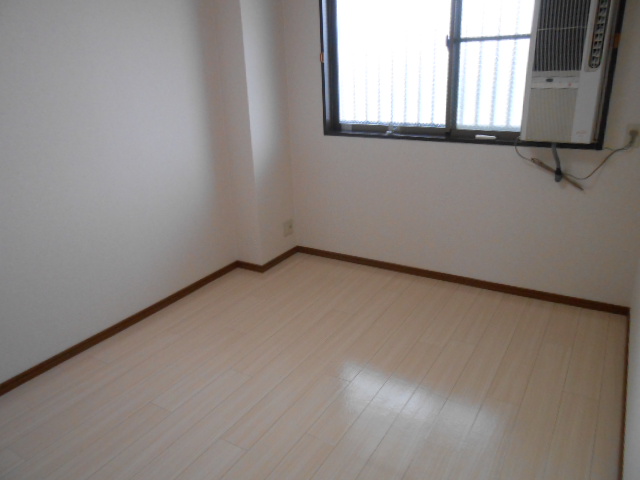 その他部屋・スペース　北側寝室（洋室・６．０畳）・ウインドエアコン完備