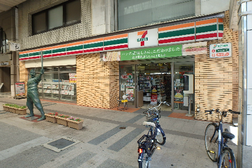コンビニ　セブンイレブン 新潟古町通5番町店（コンビニ）まで494m
