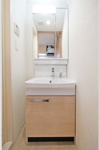 洗面設備　同シリーズの内装写真となります