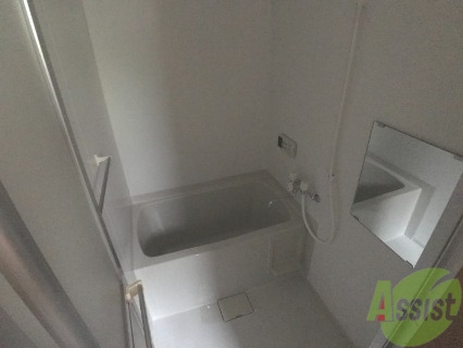 バス・シャワールーム　浴室は狭すぎず、シャワーも浴びやすそうです。