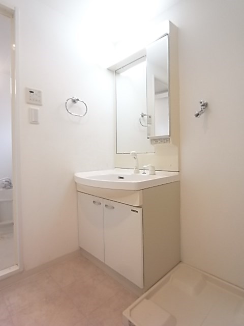 洗面設備　使いやすい独立洗面台です