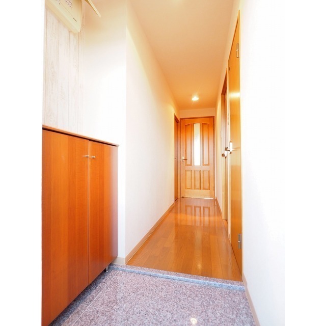 玄関　※３０３号室の写真です