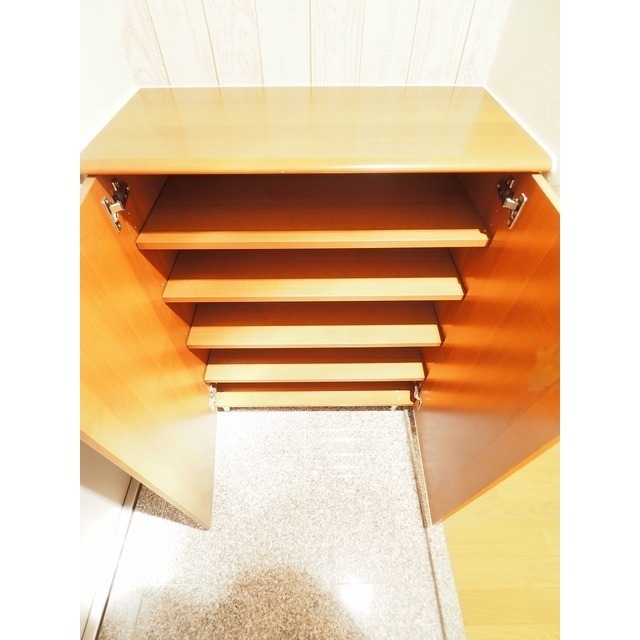 玄関　※３０３号室の写真です