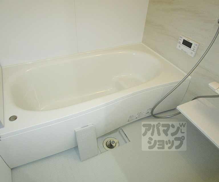 バス・シャワールーム　室内の写真です。