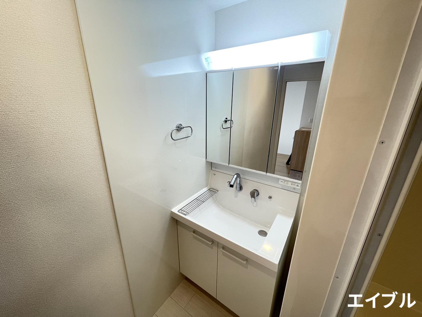 洗面設備　同じ建物の違うお部屋のお写真です