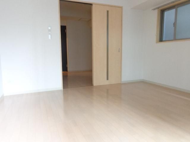 居室・リビング　南向きの明るいお部屋です