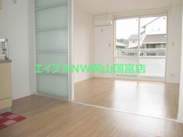 その他部屋・スペース　ダイニングキッチンと洋室