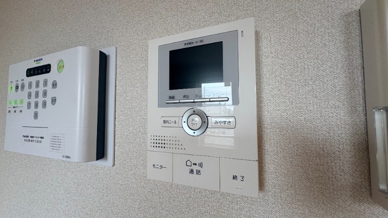 セキュリティ　モニター付きインターホン
