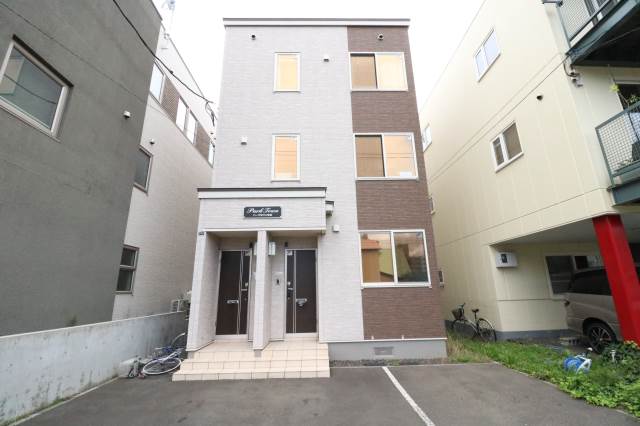 建物外観　二世帯の小さくてかわいいアパート♪