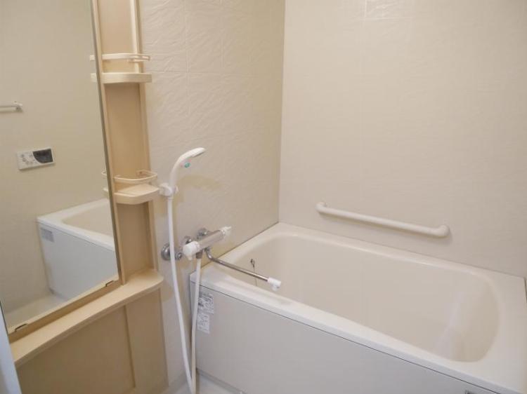 バス・シャワールーム　別号室の写真になります。現況優先。