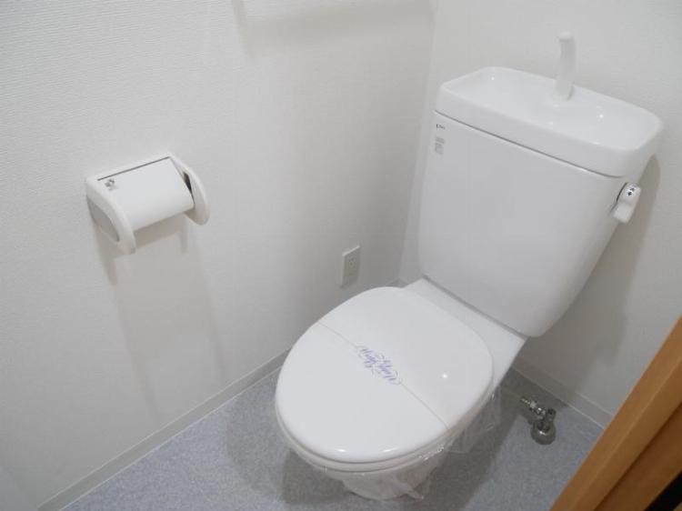 トイレ　別号室の写真になります。現況優先。