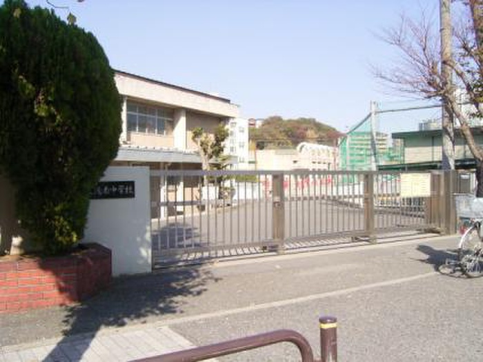 中学校　横浜市立港南中学校（中学校）まで216m