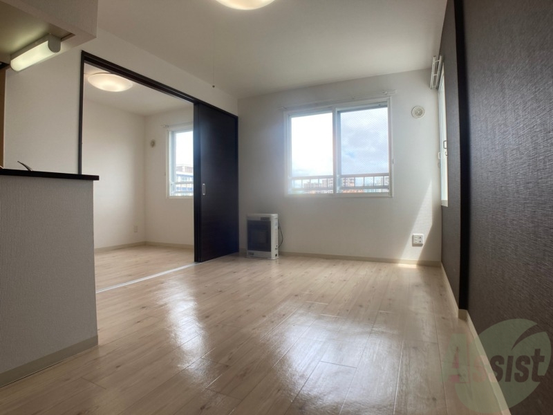 居室・リビング　広くてキレイなお部屋が広がっていて、充実した生活が送れそう。