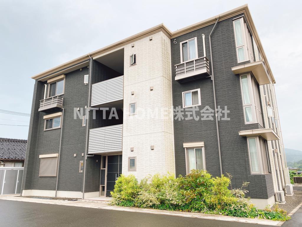 建物外観　駐車場１台付き◎３口コンロやエアコン、照明完備◇エコジョーズ