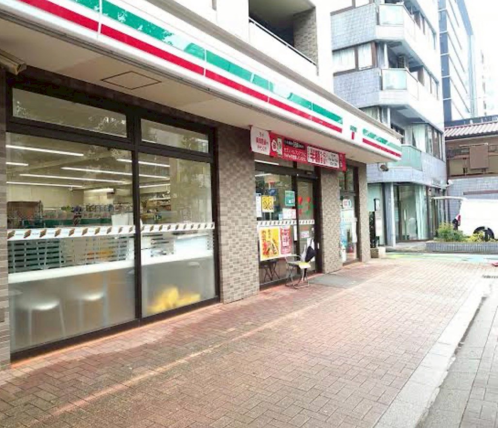 コンビニ　セブンイレブン中野中央店（コンビニ）まで140m