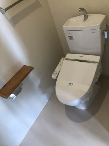 トイレ　温水洗浄便座