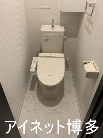 トイレ　温水洗浄便座です