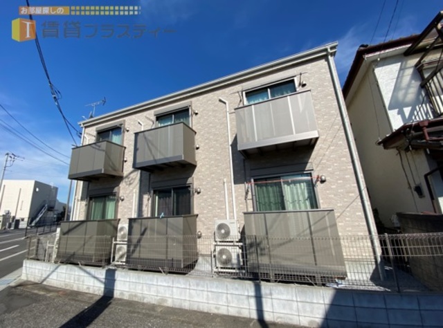建物外観　太陽ばんざい。前面道路も綺麗になりました。