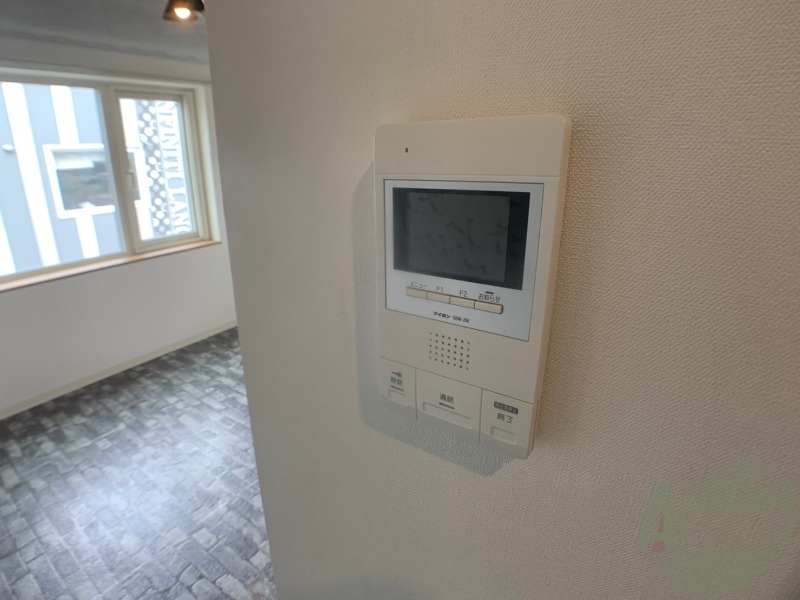 セキュリティ　ＴＶモニター付インターホンです。来客者の顔が見えるので安心！