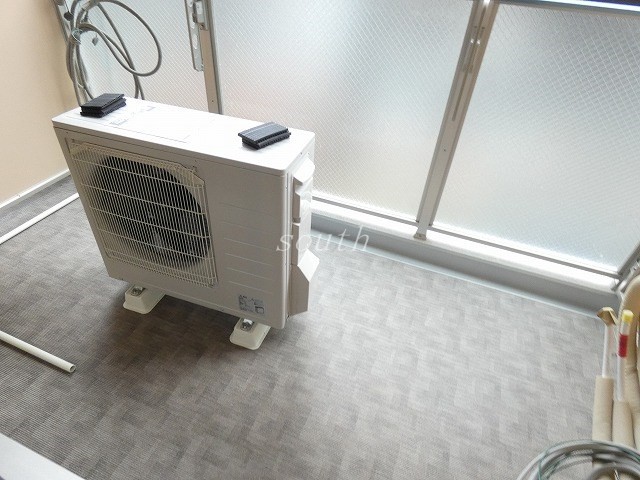 バルコニー　お部屋により室内カラーが異なります