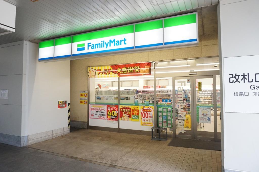 コンビニ　ファミリーマート 東松戸駅店（コンビニ）まで180m