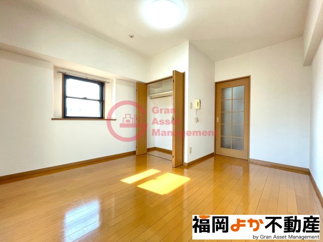 居室・リビング　こちらのリビングで趣味の時間をお楽しみください