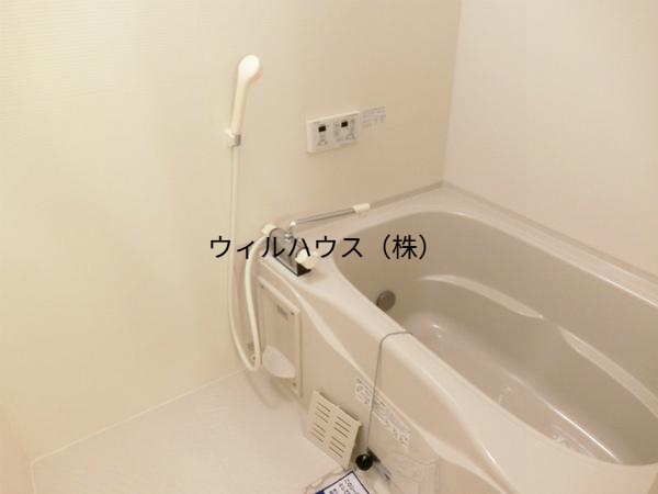 バス・シャワールーム　浴室乾燥機付き！