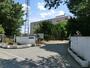 中学校　草加市立新栄中学校（中学校）まで974m