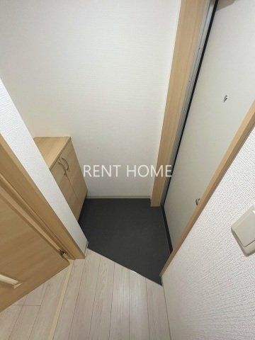 玄関　下駄箱付き