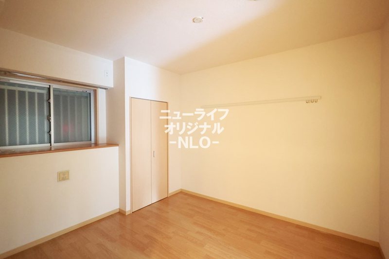 その他部屋・スペース　収納スペース付きで明るい洋室6.0帖！
