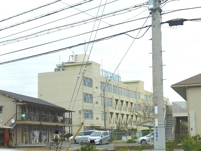 小学校　高槻市立磐手小学校（小学校）まで808m