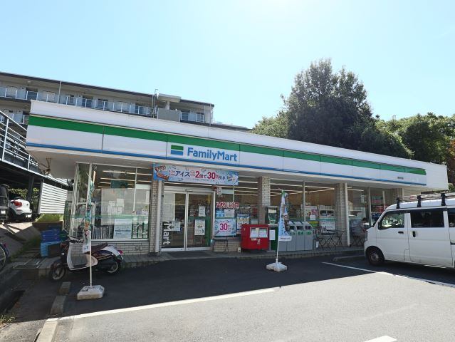 コンビニ　ファミリーマート新栄町店（コンビニ）まで190m