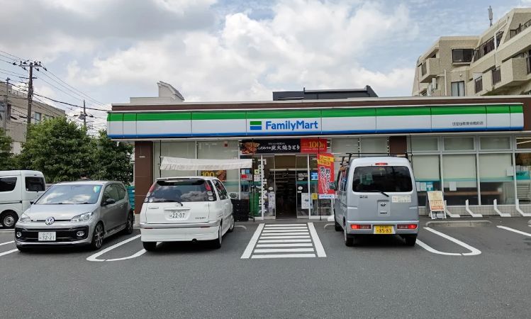 コンビニ　ファミリーマート世田谷教育会館前店（コンビニ）まで253m