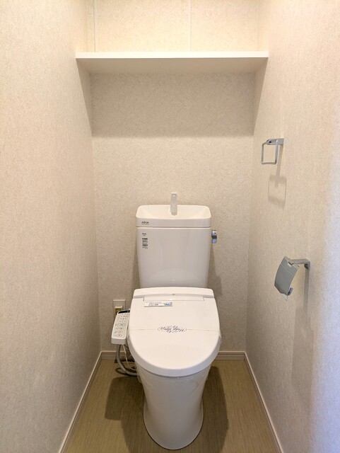 トイレ　洗浄機能付き便座です♪