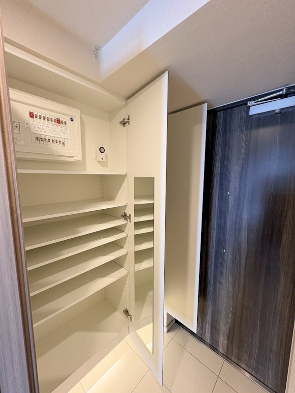 収納　シューズボックス