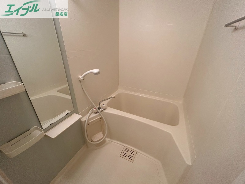 バス・シャワールーム　別部屋反転同型写真