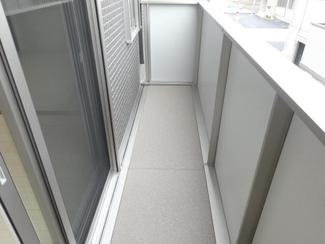 バルコニー　日当たりの良いバルコニー