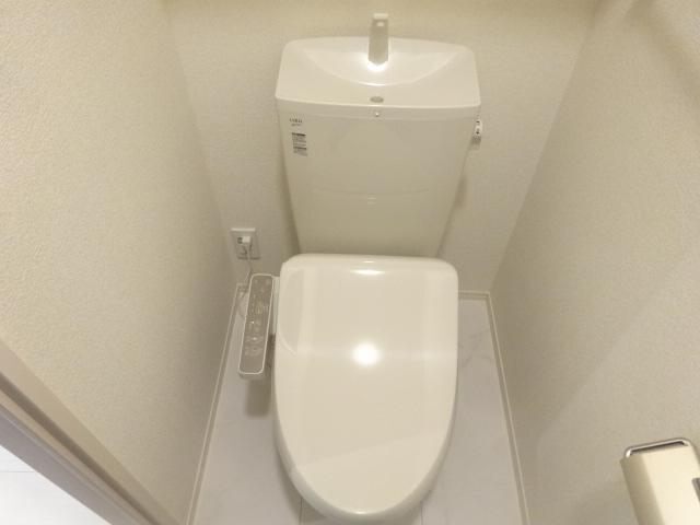トイレ　温水洗浄便座付き