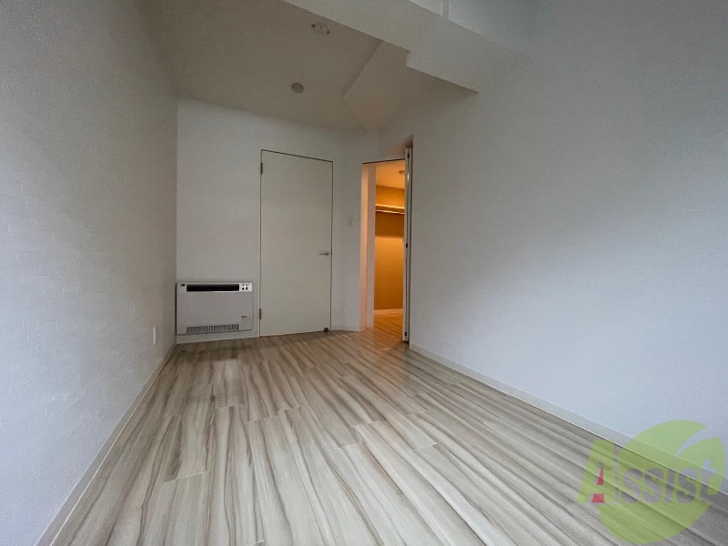 その他部屋・スペース　寝室はこちらです。光が差し込む、温かみのあるお部屋です。