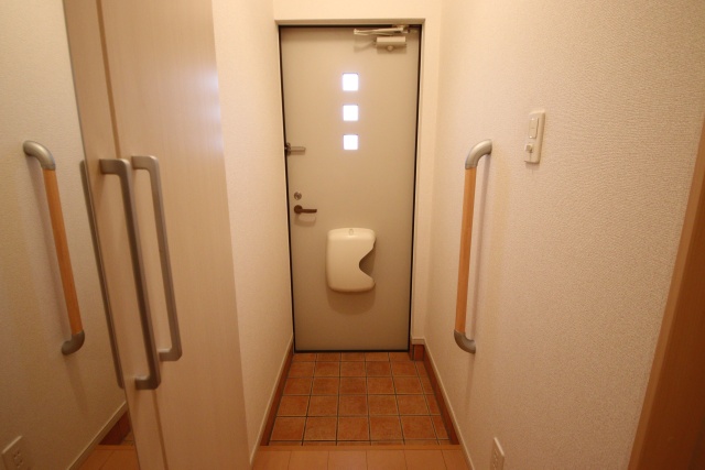 玄関　※別室の参考写真の為、現況優先です。