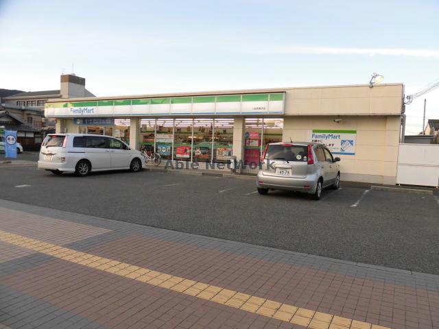 コンビニ　ファミリーマート八日市東浜店（コンビニ）まで635m