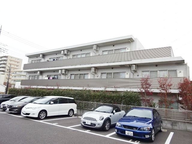 建物外観　★目の前月極め駐車場で日当たりも良好です★