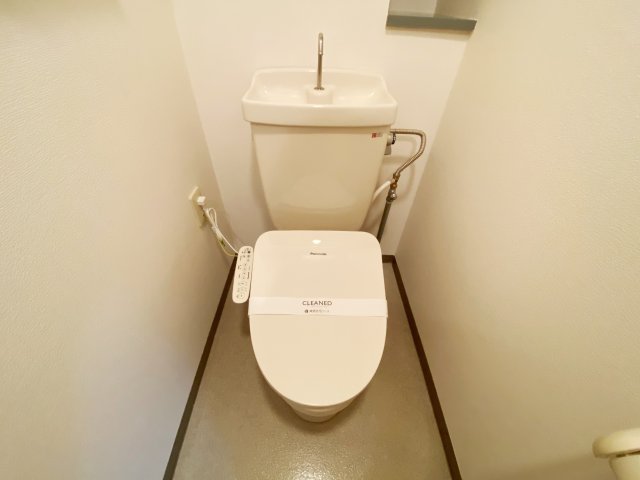 トイレ　別号室の参考写真です。