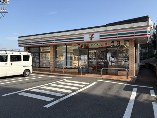 コンビニ　セブンイレブン 横浜松見町3丁目店（コンビニ）まで458m