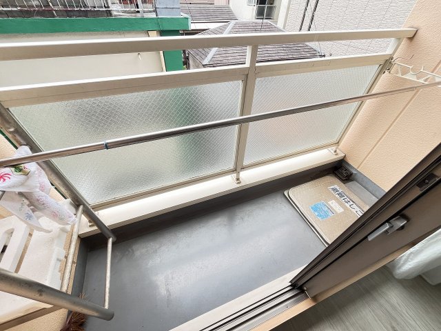 バルコニー　陽当たり良好なバルコニーです