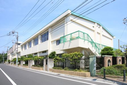 中学校　世田谷区立松沢中学校（中学校）まで409m