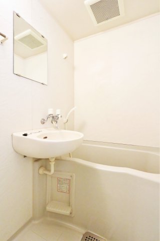 洗面設備　参考写真（同物件別部屋）