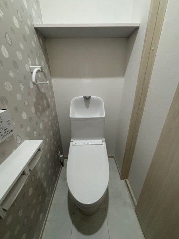 トイレ　※写真は102号室です。 ※相違する場合は現況を優先いたしま